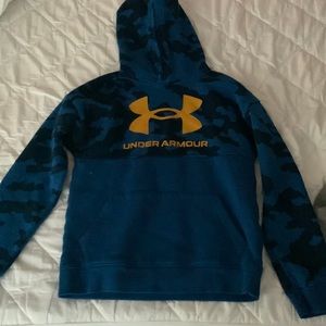 Youth, under armor hoodie, (size youth large)